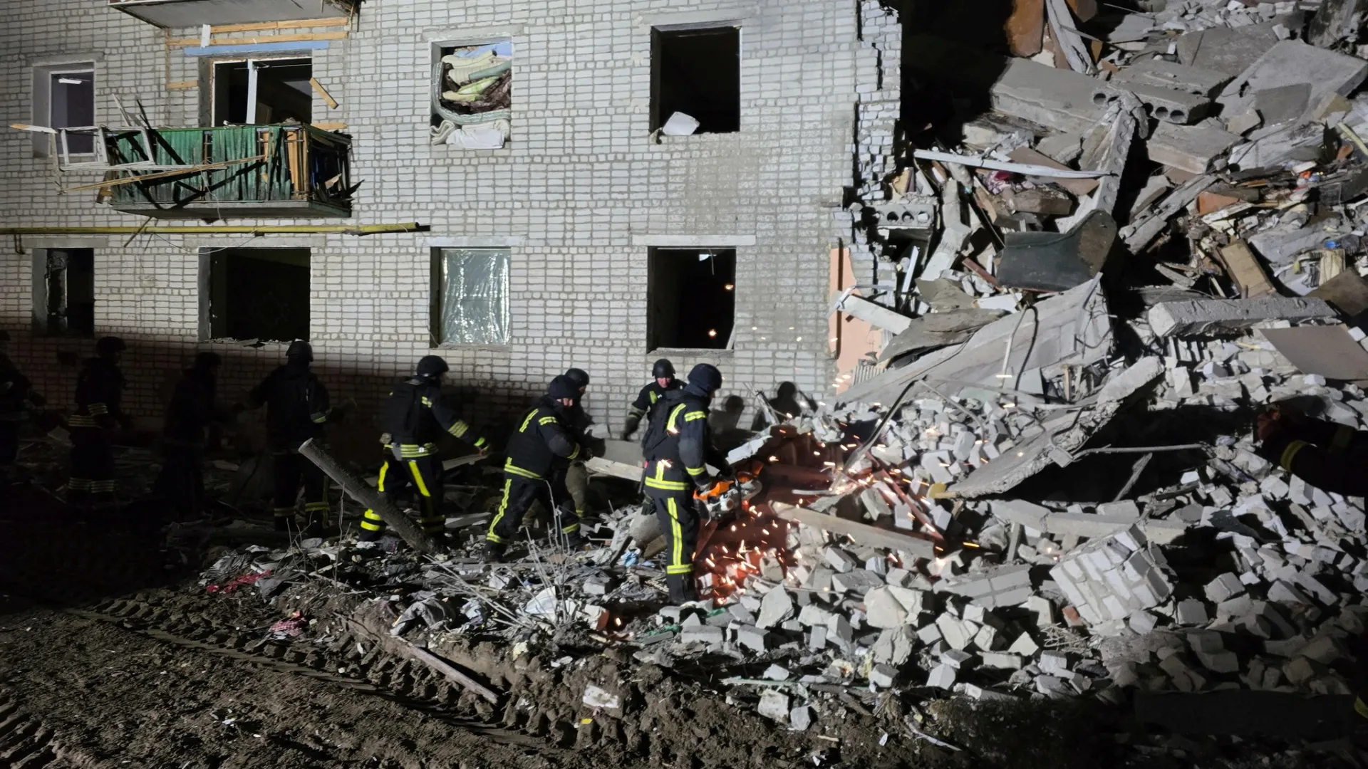 2025-01-04T180011Z_779863069_RC253CAD5RTY_RTRMADP_3_UKRAINE-CRISIS-ATTACK-SUMY-1736055553
